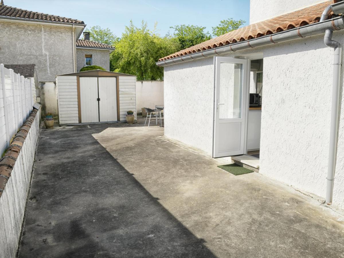 דירות אנגולם T2 - 28M2 Avec Cour Et Stationnement, Wifi Et Linge Fournis מראה חיצוני תמונה